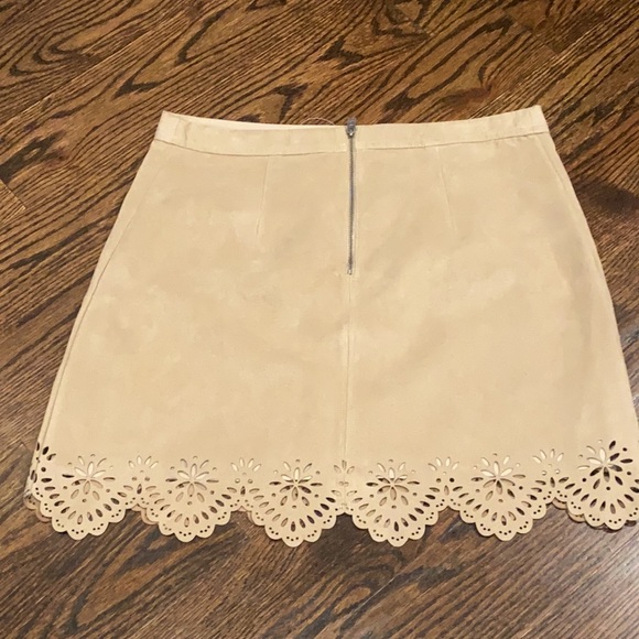 **NWT** Hollister Skirt - Picture 3 of 6